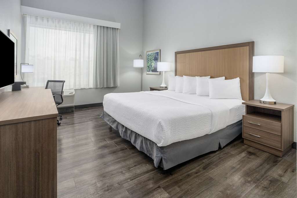 La Quinta Inn & Suites by Wyndham Valdosta - photo 26