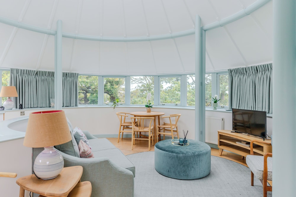 Retreat To The Water Tower — Queensferry