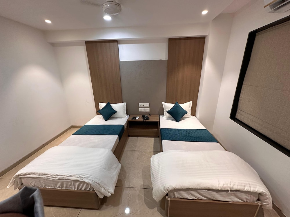 Hotel Royal Bloom - carbon neutral hotel in Bardoli