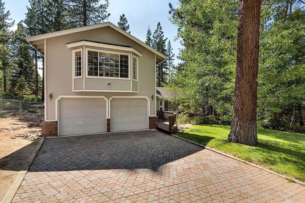 Panhandle House home — 4-Star Luxury Hotel in South Lake Tahoe, United States