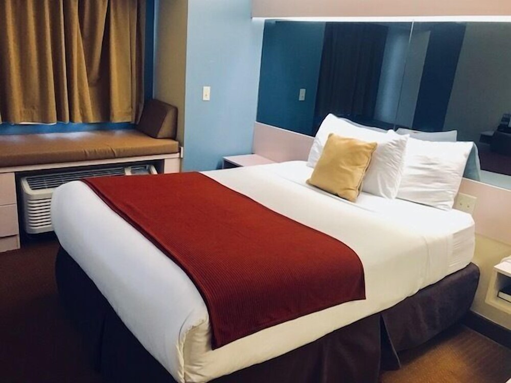 Microtel Inn & Suites by Wyndham Kansas City Airport in Kansas City, United States