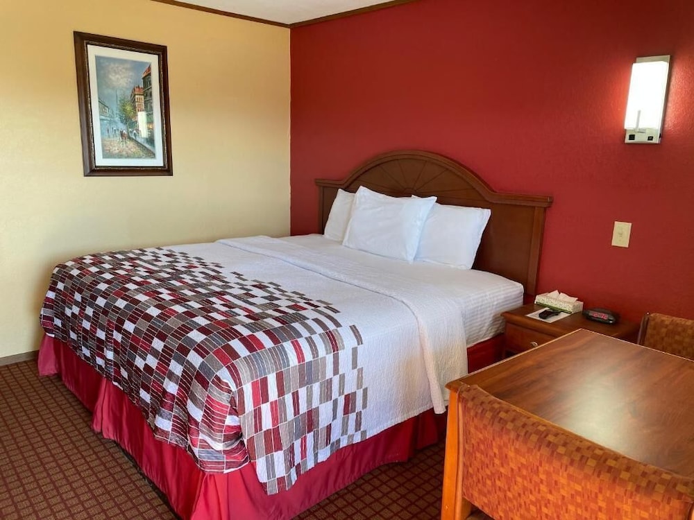 DeQueen Courtyard Inn - photo 21