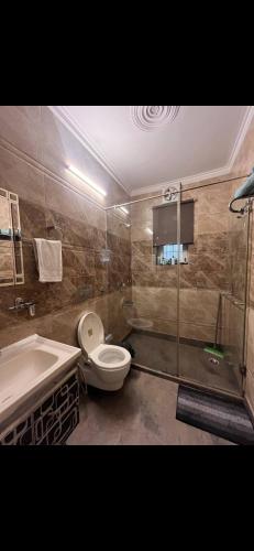 Charming 2 Bed WFH friendly flat near Airport
