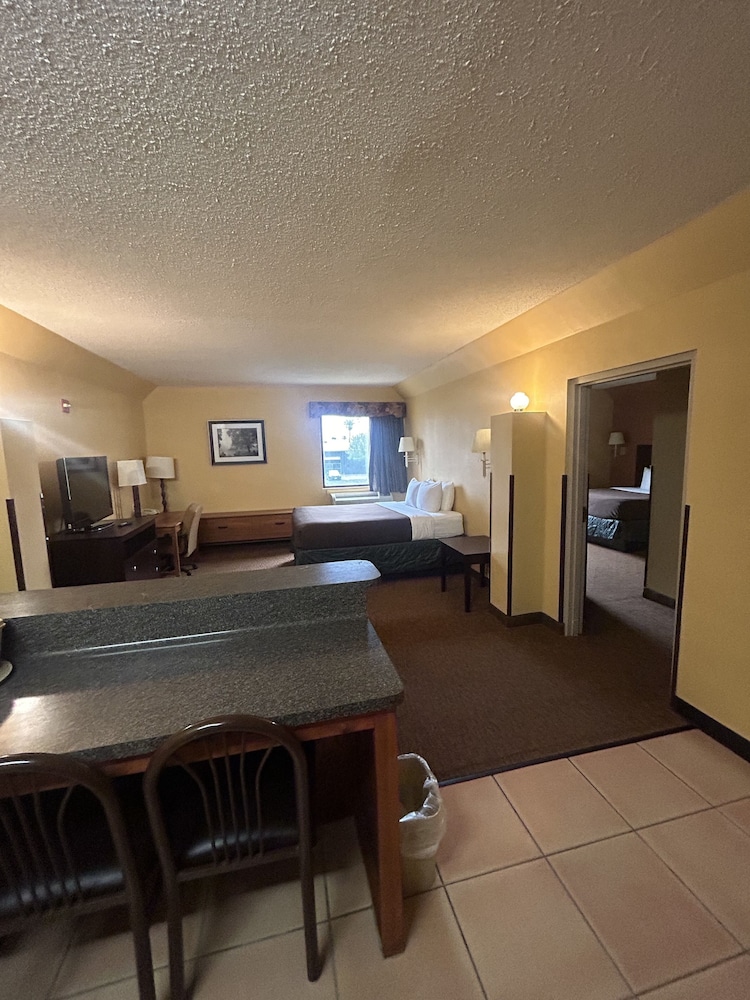 Comfort Inn Near Medical Center - photo 12