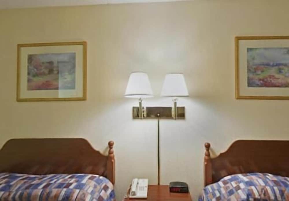 Americas Inn - photo 17