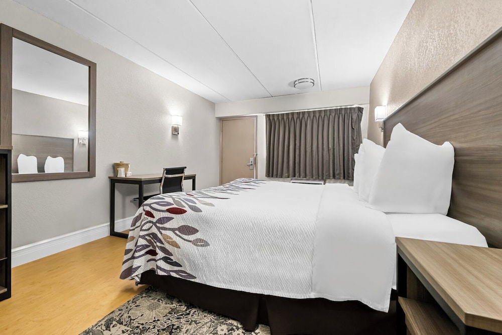 Red Roof Inn Tampa Fairgrounds Casino - photo 5