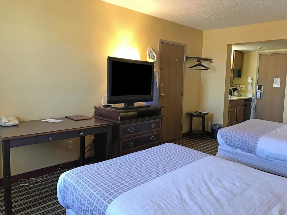 Americas Best Value Inn Bell Tower - photo 32