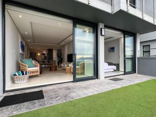 Seacrest Luxury Beachfront Apartment Blouberg Beach