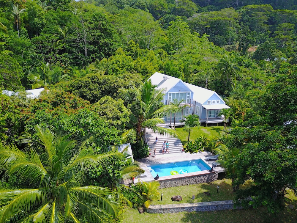 Red Coconut Self Catering — 4-Star Luxury Hotel in Victoria, Seychelles