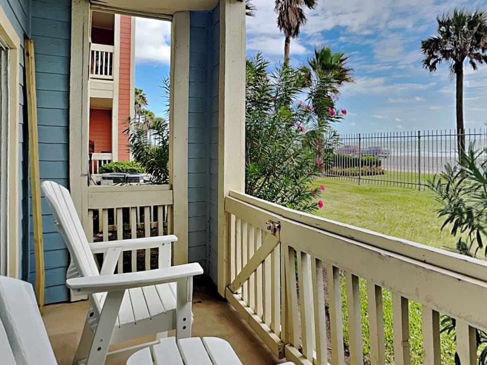 First Light by Ryson Vacation Rentals — 4-Star Luxury Hotel in Galveston, United States