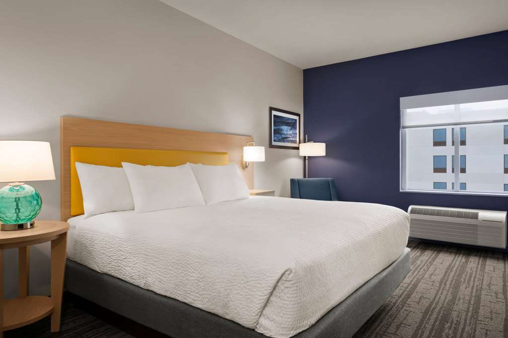 Days Inn & Suites by Wyndham Beaumont West I 10 & Walden - photo 15
