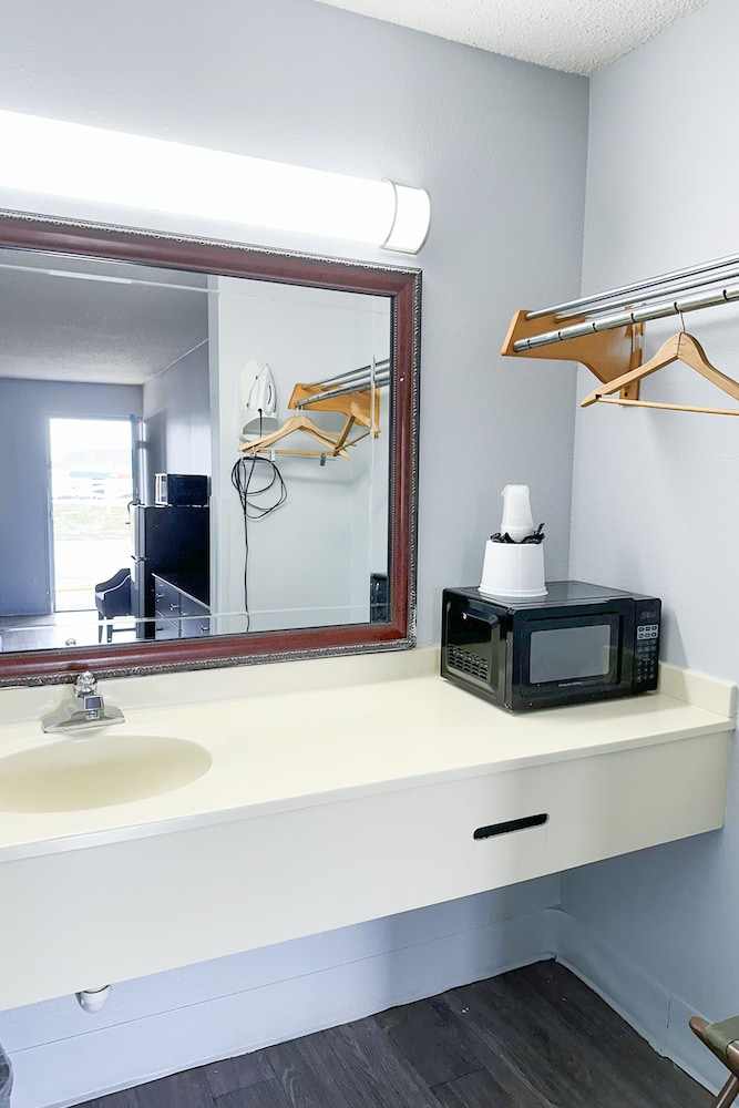 Happy Stay Inn Madisonville I 69 By OYO - photo 31