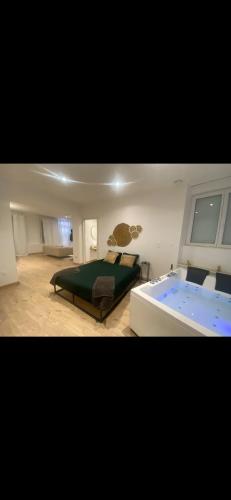 Night Dream Jacuzzi Romantic — Nevers