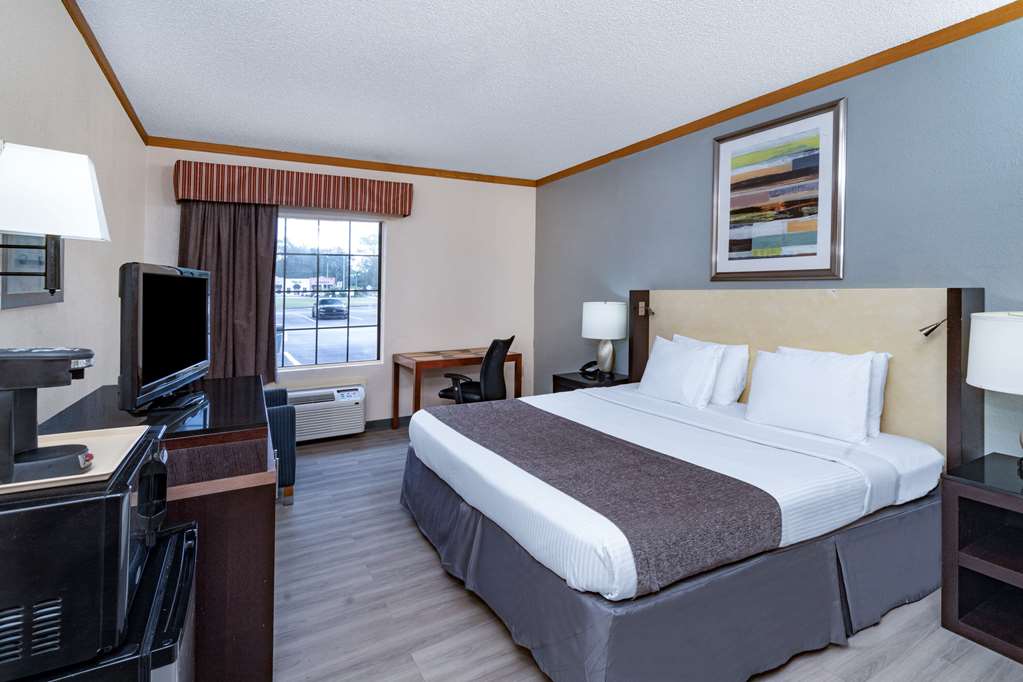 Red Roof Inn & Suites Hinesville - photo 15