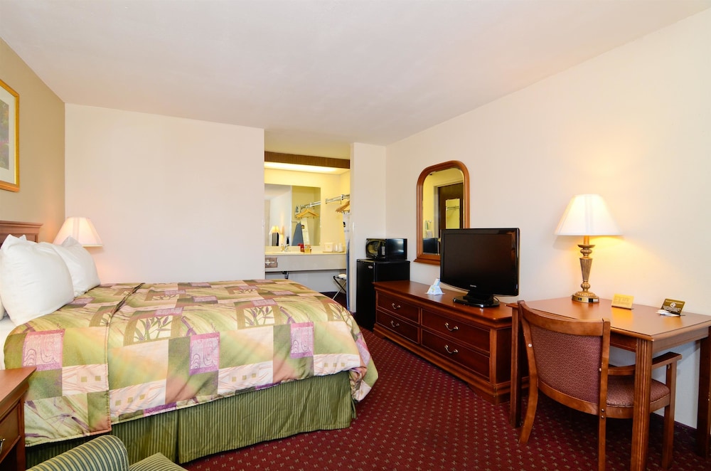 Super 8 by Wyndham McGehee - photo 8