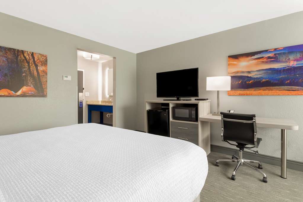 Best Western Plus Magnolia Inn Suites - photo 25
