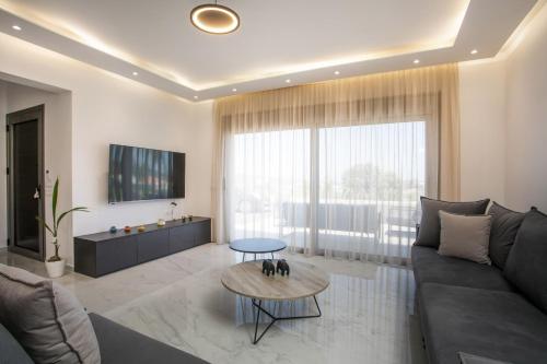 Madi Villa — 4-Star Luxury Hotel in Faliraki, Greece