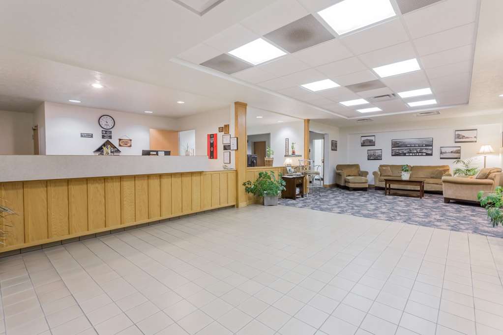 Super 8 by Wyndham Alma - photo 2