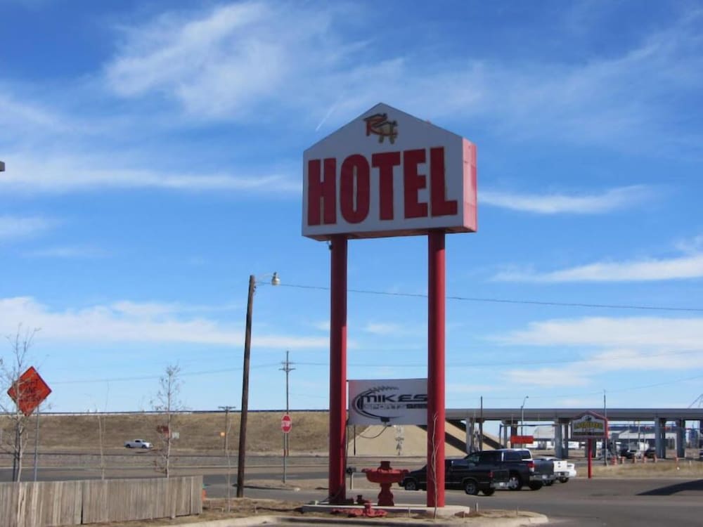 Reddy Hotel - carbon neutral hotel in Plainview