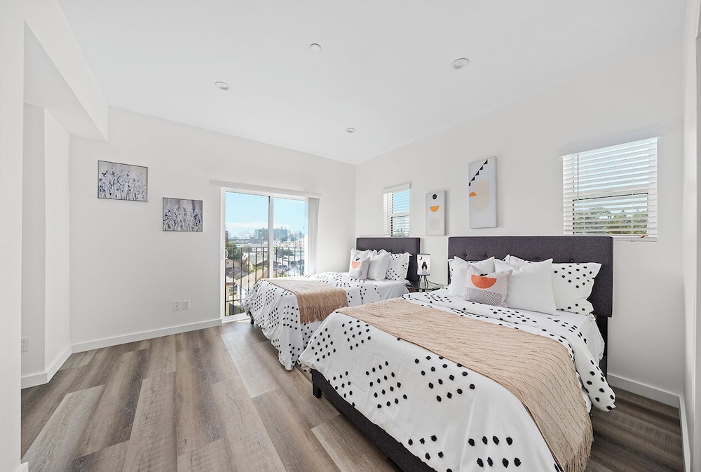 Downtown LA Stylish Bedrooms - photo 21