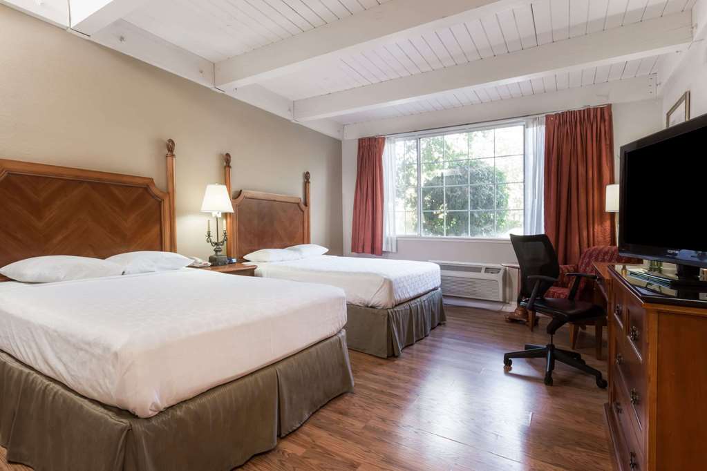 Prodigy Hotel a Days Inn by Wyndham - photo 2