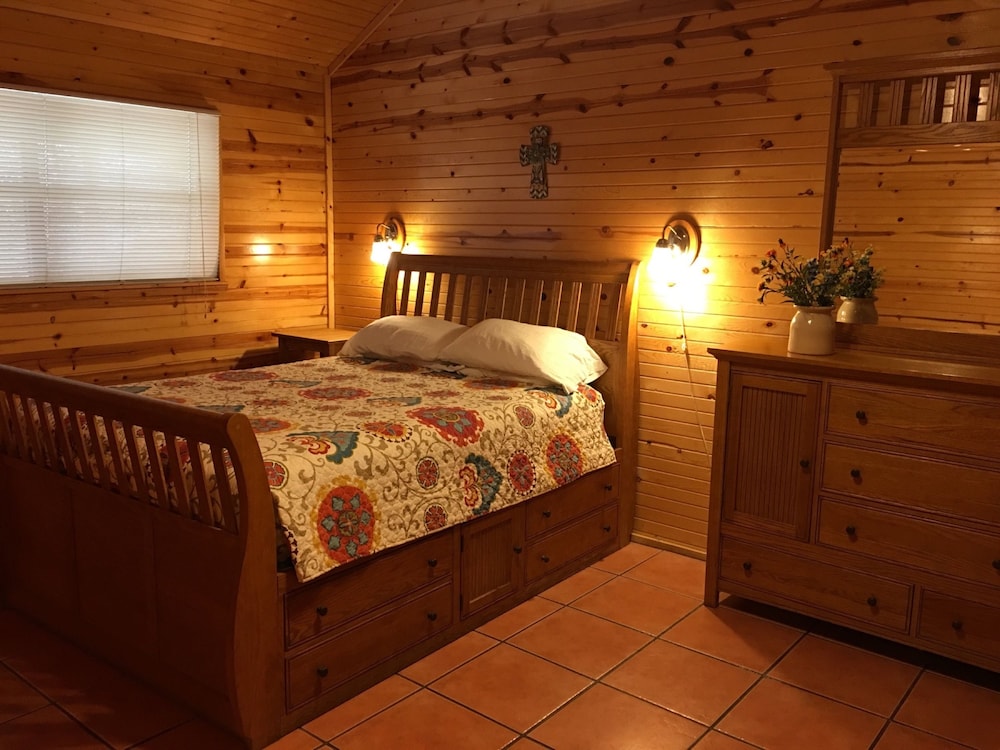 Frio Springs Lodges - photo 9
