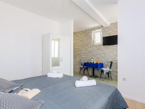 Miracle Apartments Comfort Studio Apartment with Terrace and City View