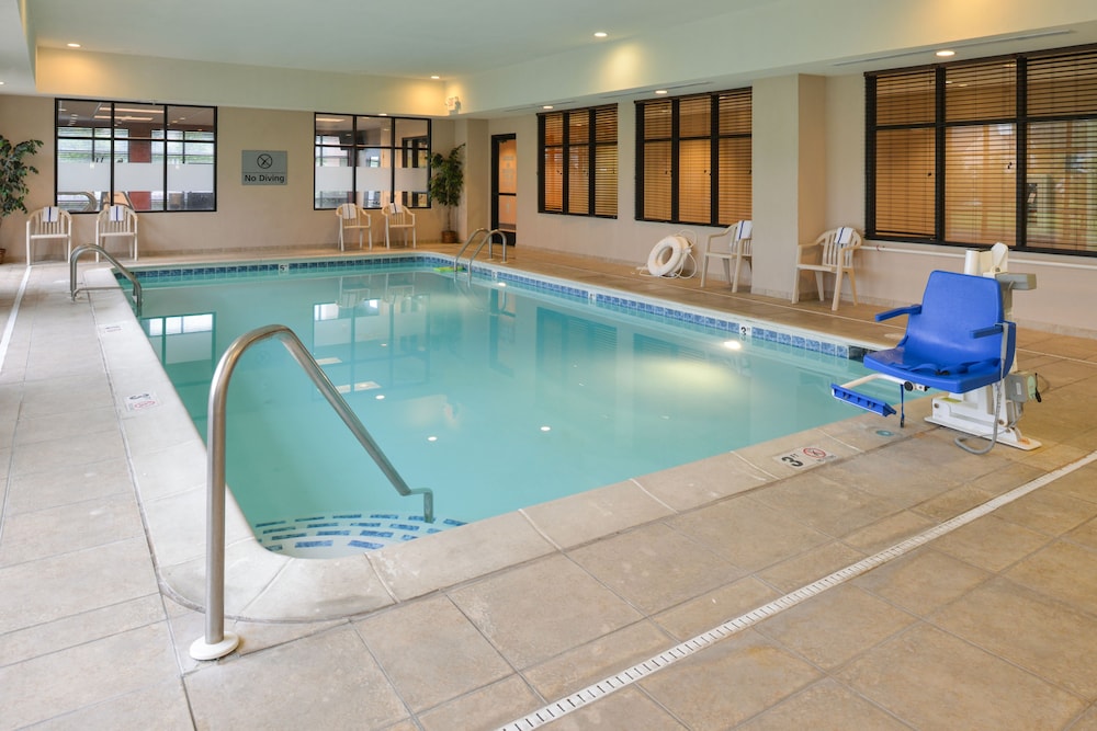 Hampton Inn Milford - photo 35