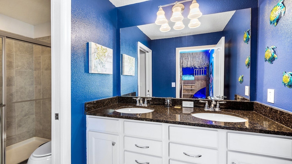 Family friendly Oasis With Game Room & Pool - photo 21