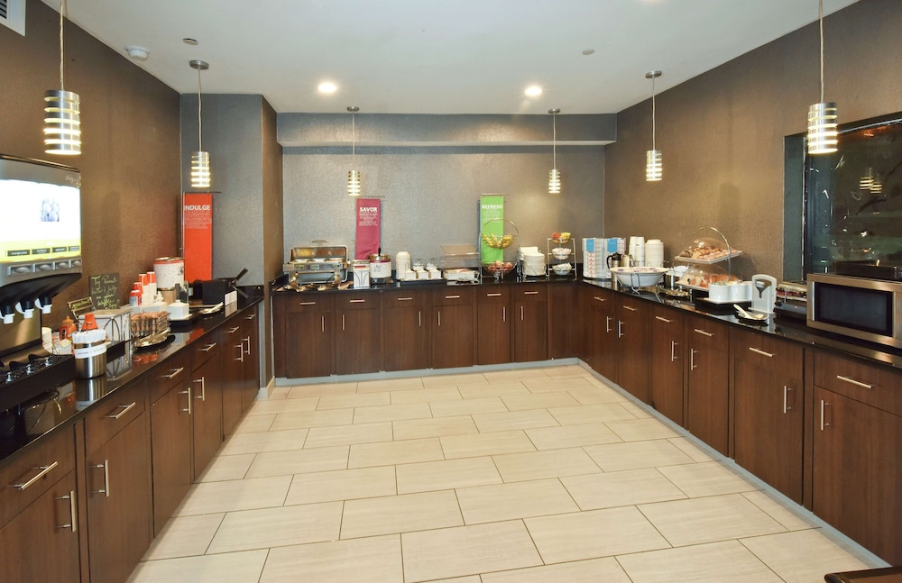 Hampton Inn Madison - photo 19
