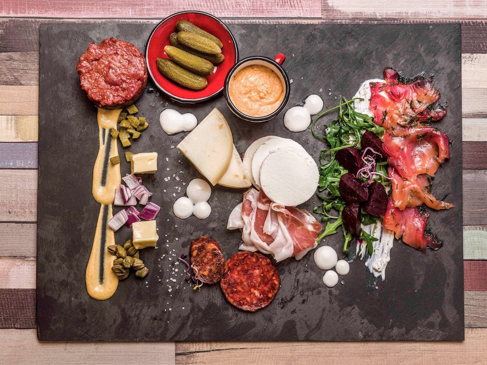 מזון ומשקאות