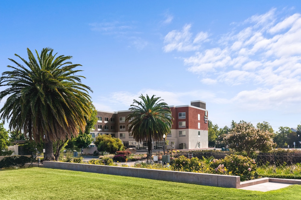 Holiday Inn Express & Suites Suisun City by IHG - photo 26