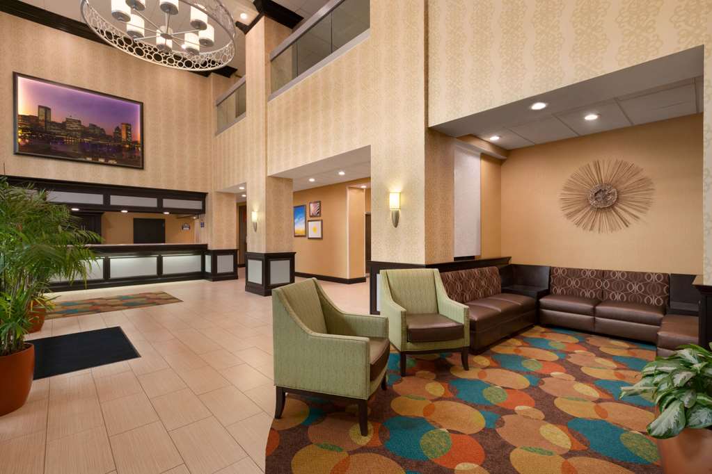 Days Inn by Wyndham Baltimore Inner Harbor - photo 7
