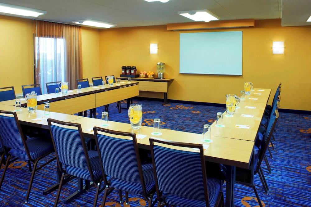 Courtyard by Marriott Rockford - photo 27