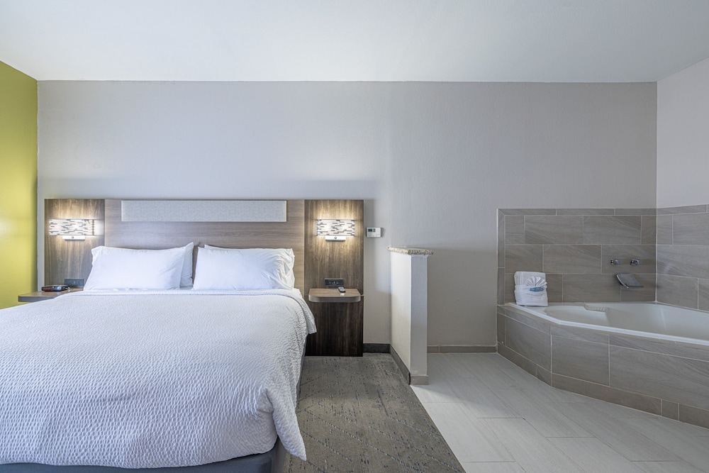 Holiday Inn Express & Suites College Station by IHG - photo 14
