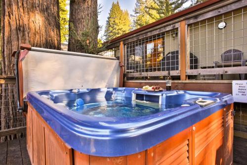 Lily Pad Hot Tub Private Dock BBQ Game Room Walk to Town Fast WiFi Dog Friendly - photo 3