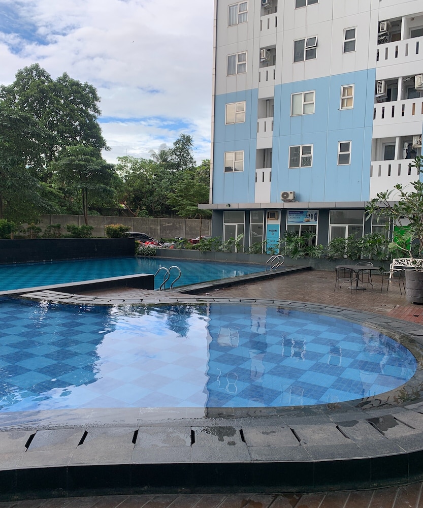 Collection O 93750 Luxury Rooms @ Urbantown Serpong in South Tangerang, Indonesia