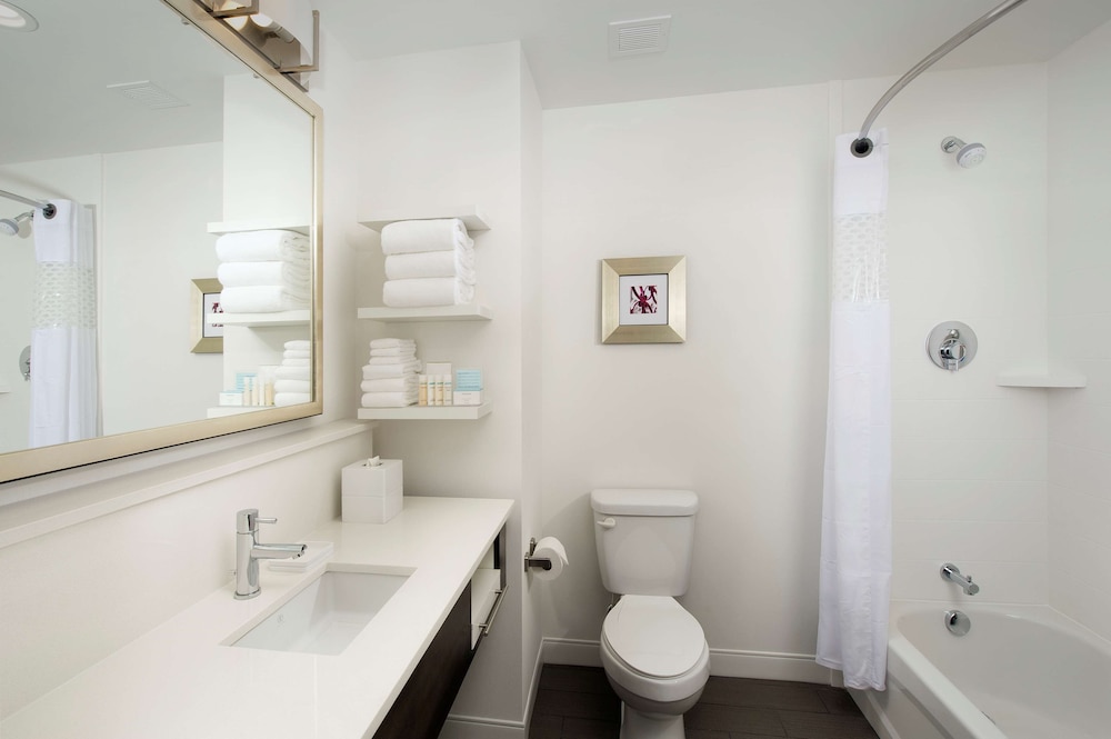 Hampton Inn Huntsville Village of Providence - photo 20
