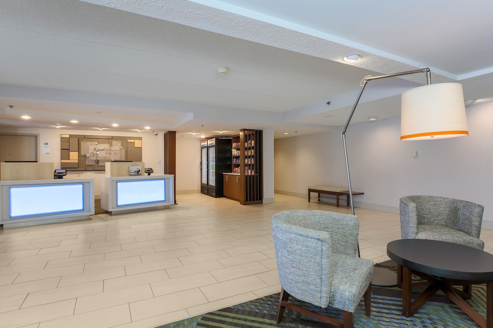 Holiday Inn Express Milwaukee West Medical Center an IHG Hotel - photo 2