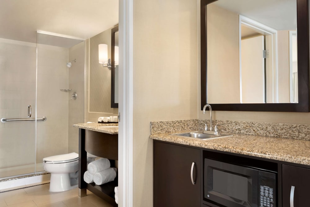 Embassy Suites Los Angeles Glendale - photo 23