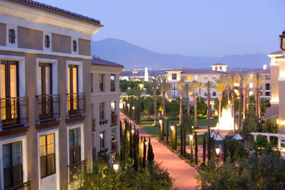 Global Luxury Suites at The Village - photo 56