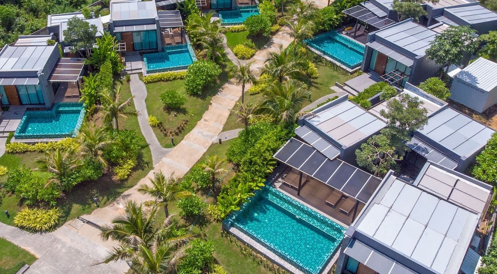 SEAnery Beach Resort - carbon neutral hotel in Bang Saphan