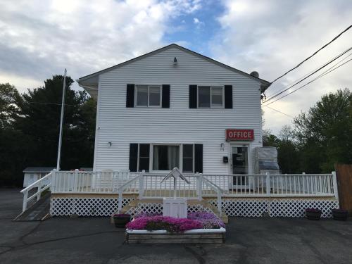 Knotty Pine Motel - photo 8