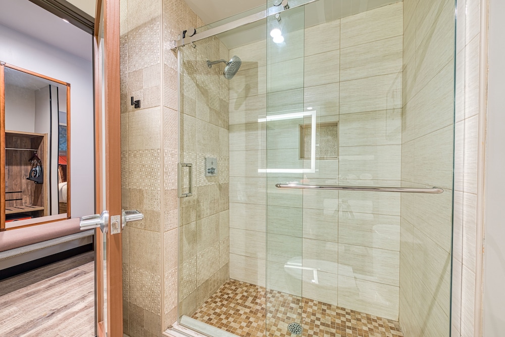 Hotel Lexen Newhall - photo 48