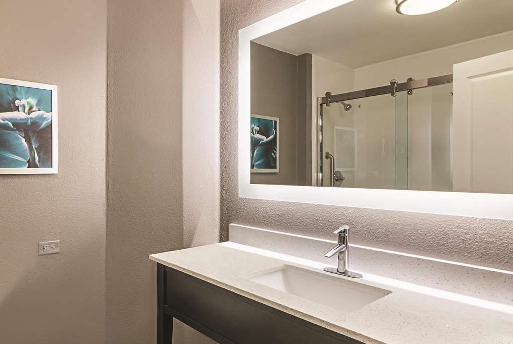La Quinta Inn & Suites by Wyndham Orlando UCF - photo 25