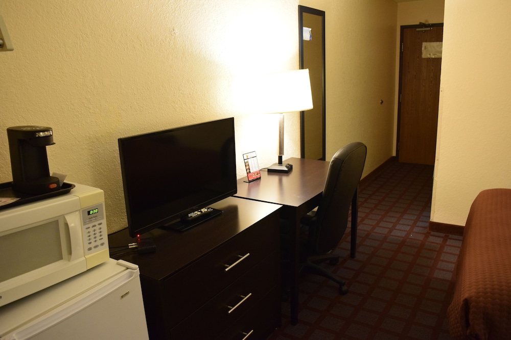 Super 8 by Wyndham Saginaw - photo 17