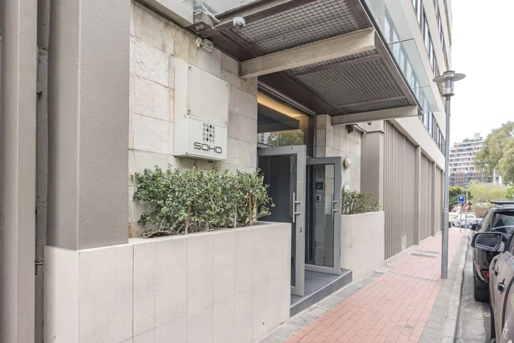 Modern 1 Bedroom in De Waterkant With Table Mountain Views