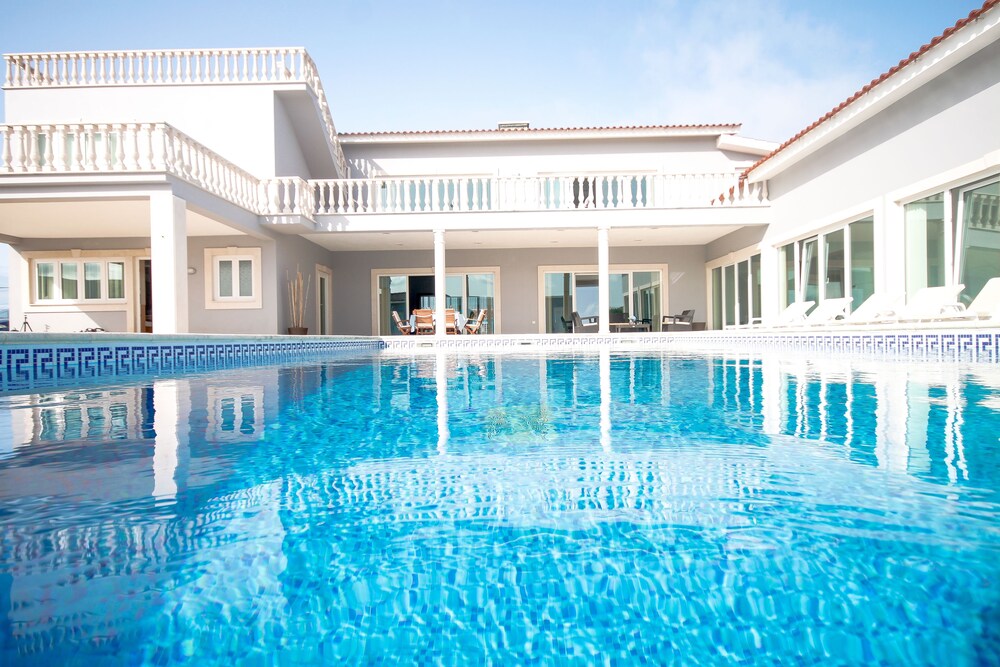 Martin Guest House — 4-Star Luxury Hotel in Praia Da Vitoria, Portugal