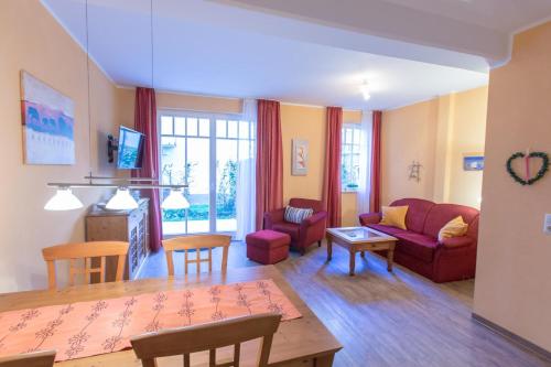 Villa Senta Apartment 3 — 4-Star Luxury Hotel in Ostseebad Kuehlungsborn, Germany