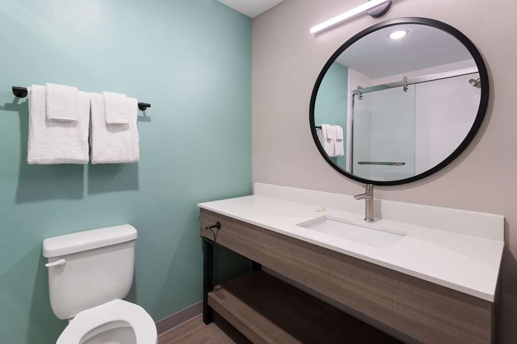 ECHO Suites Richmond West Extended Stay by Wyndham - photo 40